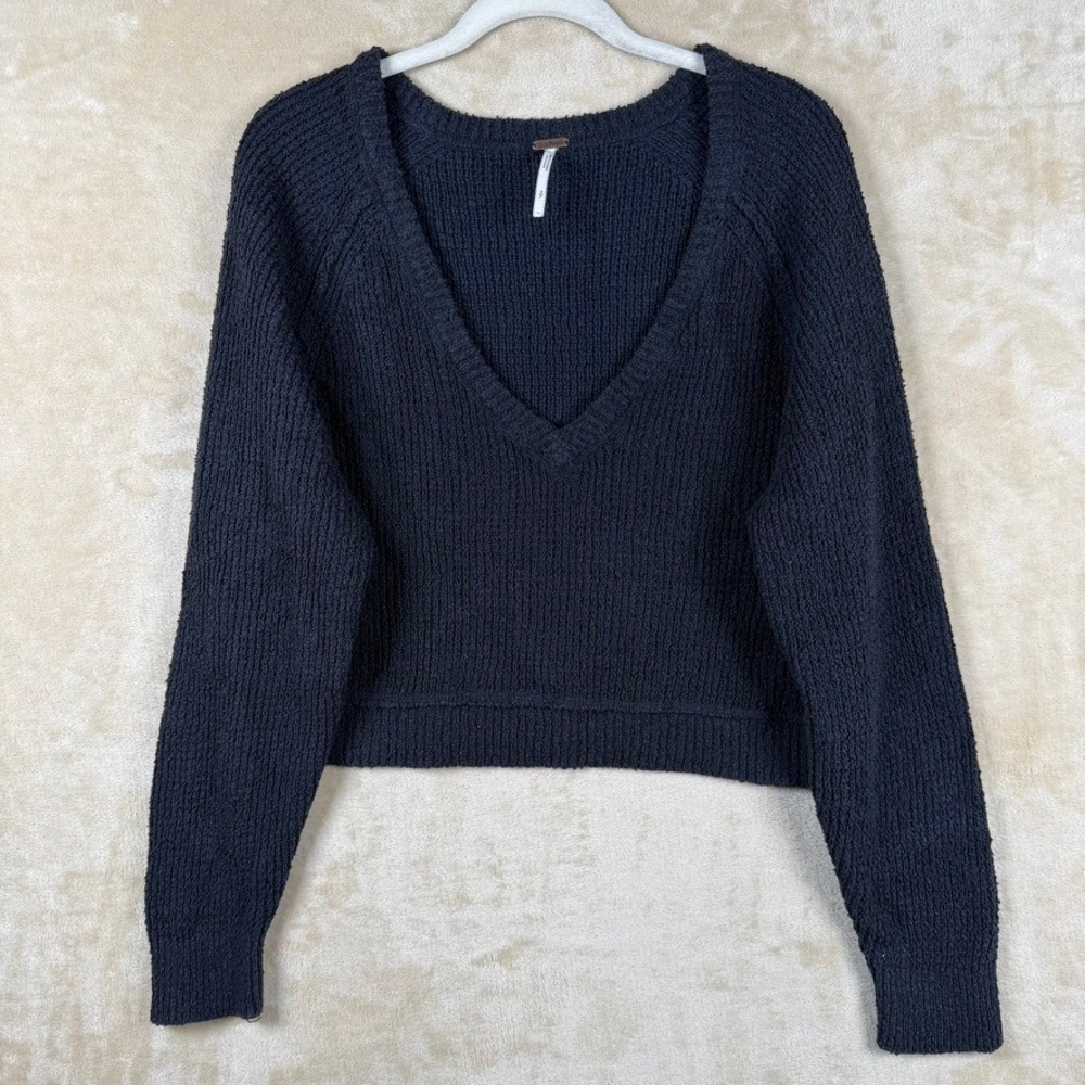Free People Black Textured V-Neck Cropped Sweater Womens Sm Long Sleeve Cozycure